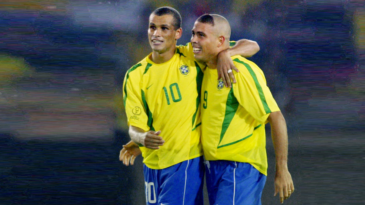 更加紧密地 更加紧密地